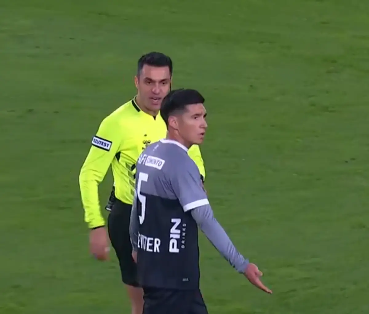 Imagem de contexto do artigo Trabzonspor-Karagumruk: placa da substituição subiu e jogador recusou-se a sair