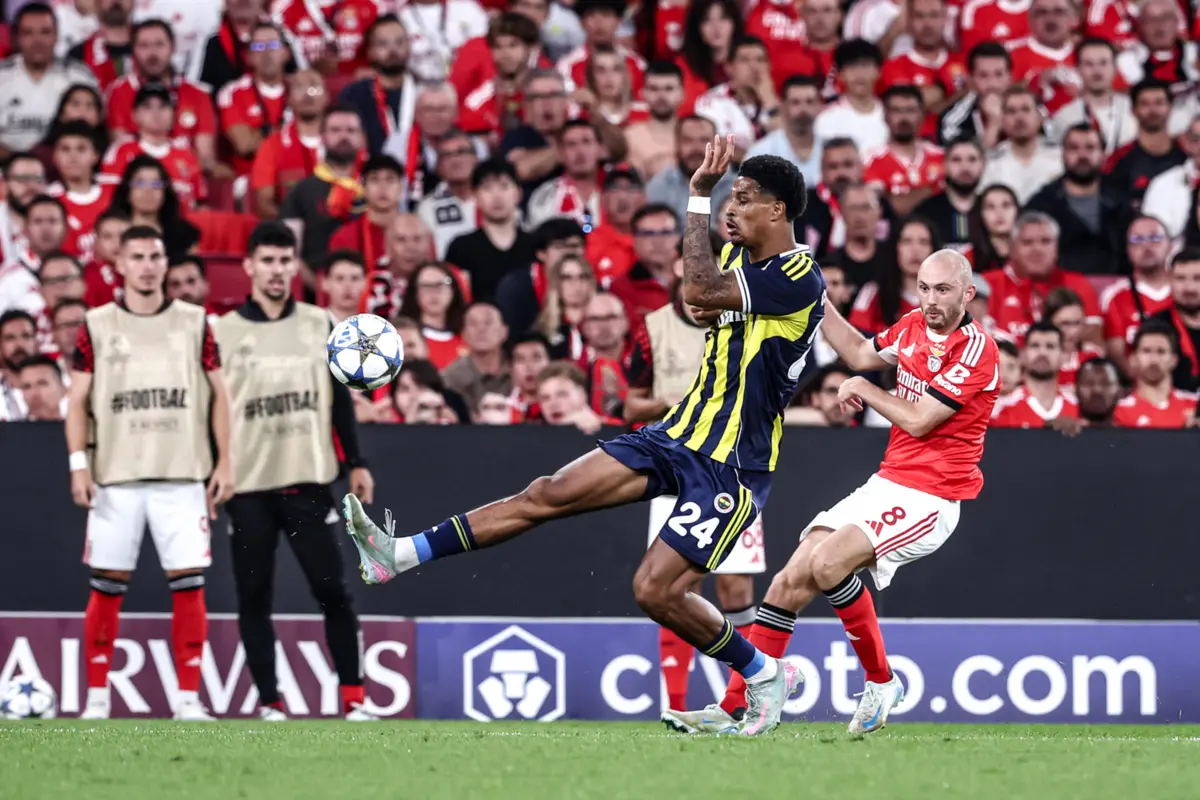 Jayden Oosterwolde, do Fenerbahce, foi um dos futebolistas condenados a pena de prisão
(Mário Vasa)