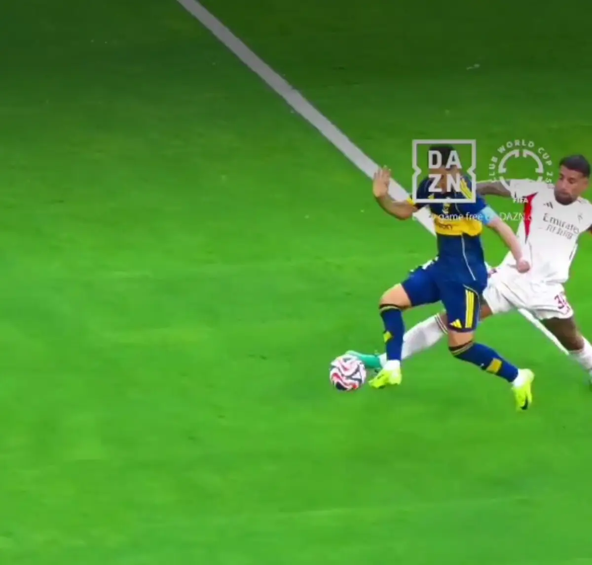 Imagem de contexto do artigo Argentinos querem que golo de Merentiel seja... autogolo de Otamendi: veja as novas imagens