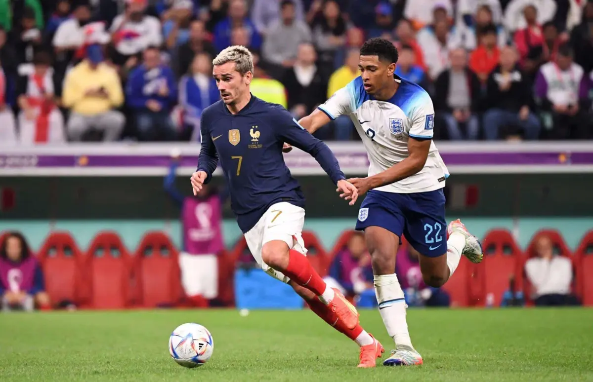 Antoine Griezmann e Jude Bellingham defrontaram-se no Mundial do Catar, no ano passado