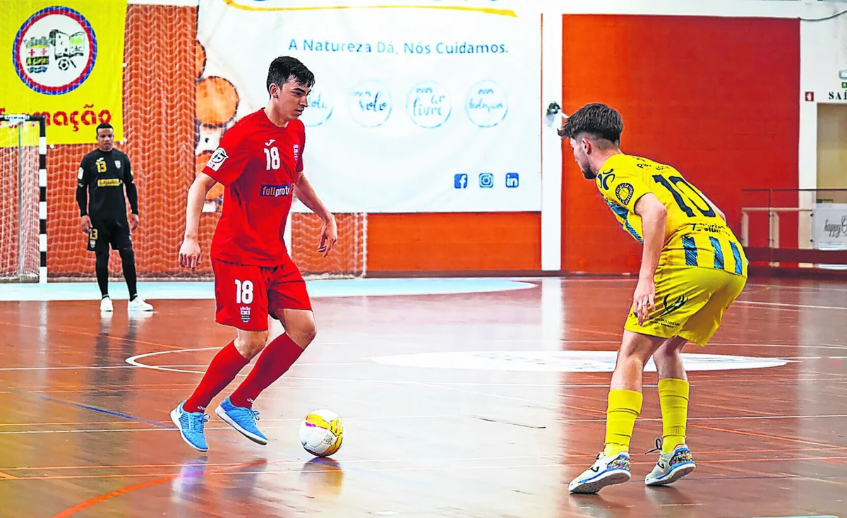 Natal Minatti, de 20 anos, soma quatro golos em 17 jogos pelos achigãs do Zêzere e explica o sucesso da equipa esta temporada (Créditos: Ferreira do Zêzere)