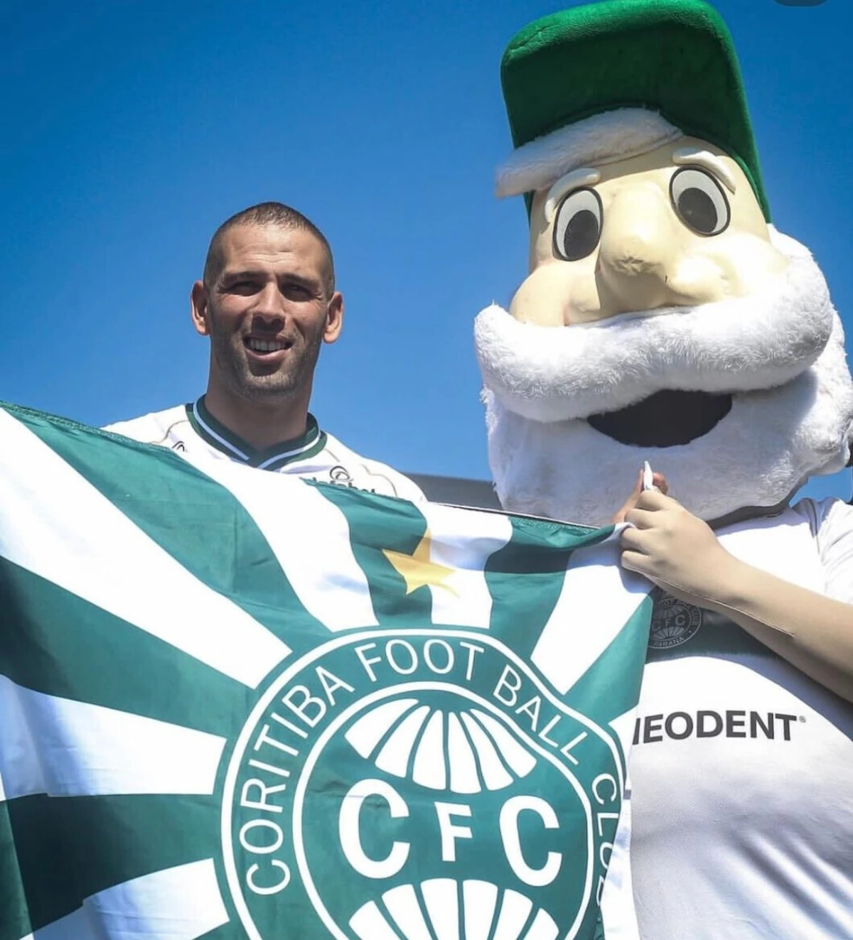 Imagem de contexto do artigo Ex-Sporting Slimani rescinde com o Coritiba e vai jogar na Bélgica