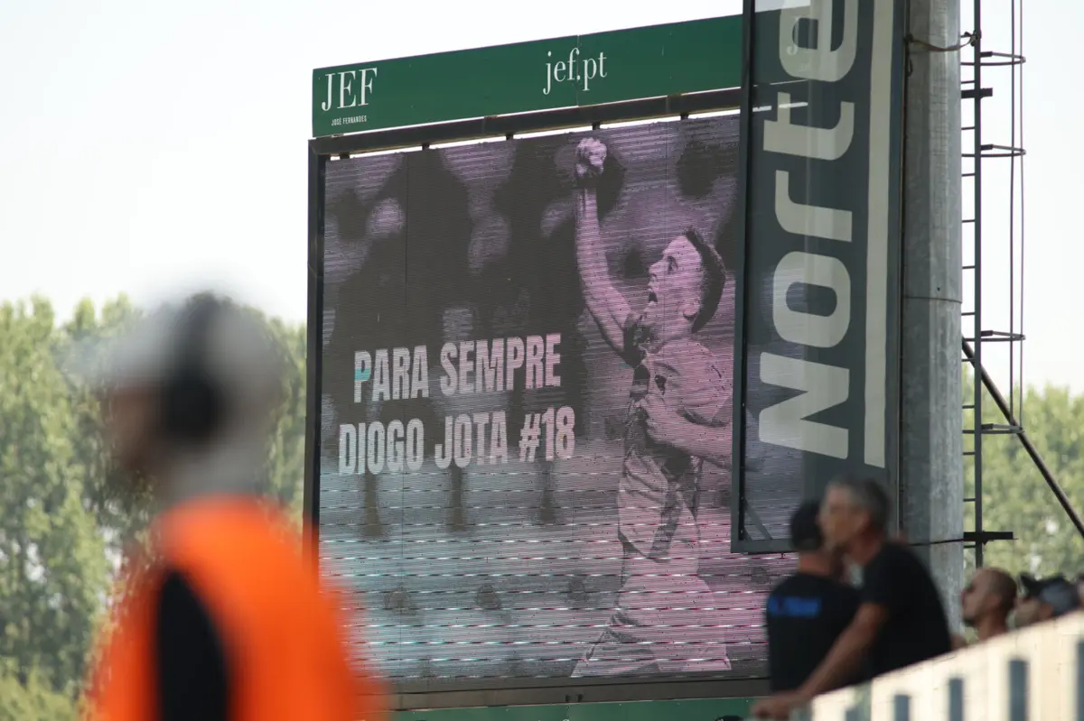 Imagem de contexto do artigo Diogo Jota recordado com aplausos no minuto 18 do Paços de Ferreira-Vizela