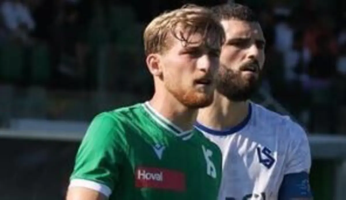 Rejan Thaci em primeiro plano