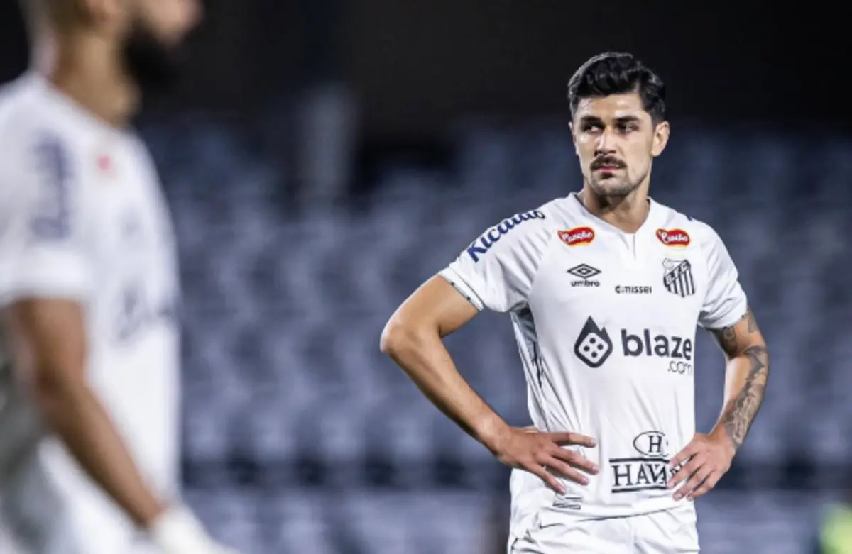 João Basso ao serviço do Santos (Reprodução: Instagram do jogador)