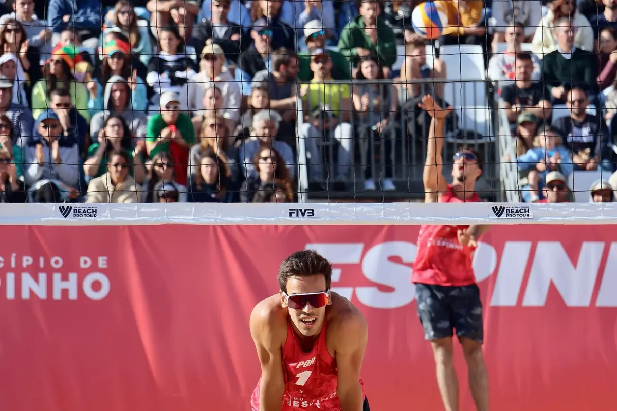 Imagem de contexto do artigo Pedrosa e Campos eliminados nos "oitavos" de torneio de voleibol de praia na Polónia