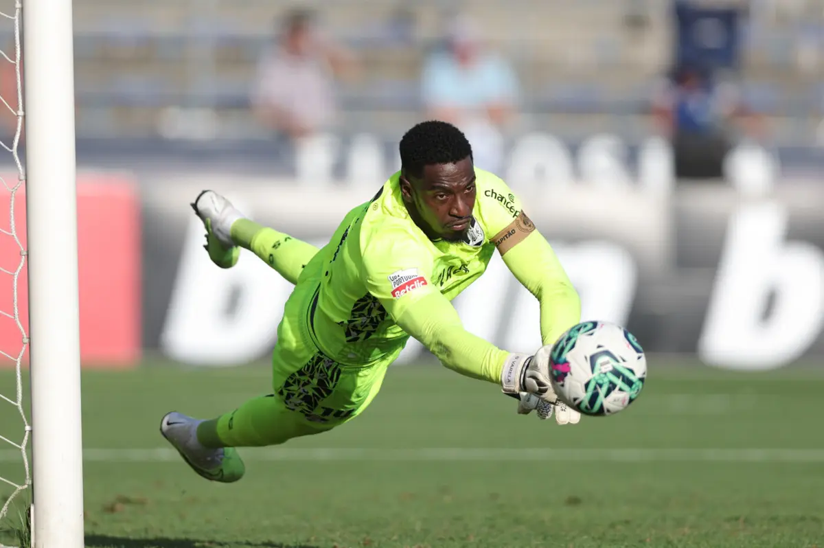 Bruno Varela, guarda-redes do Vitória (Fotografia: Miguel Pereira/Global Imagens)