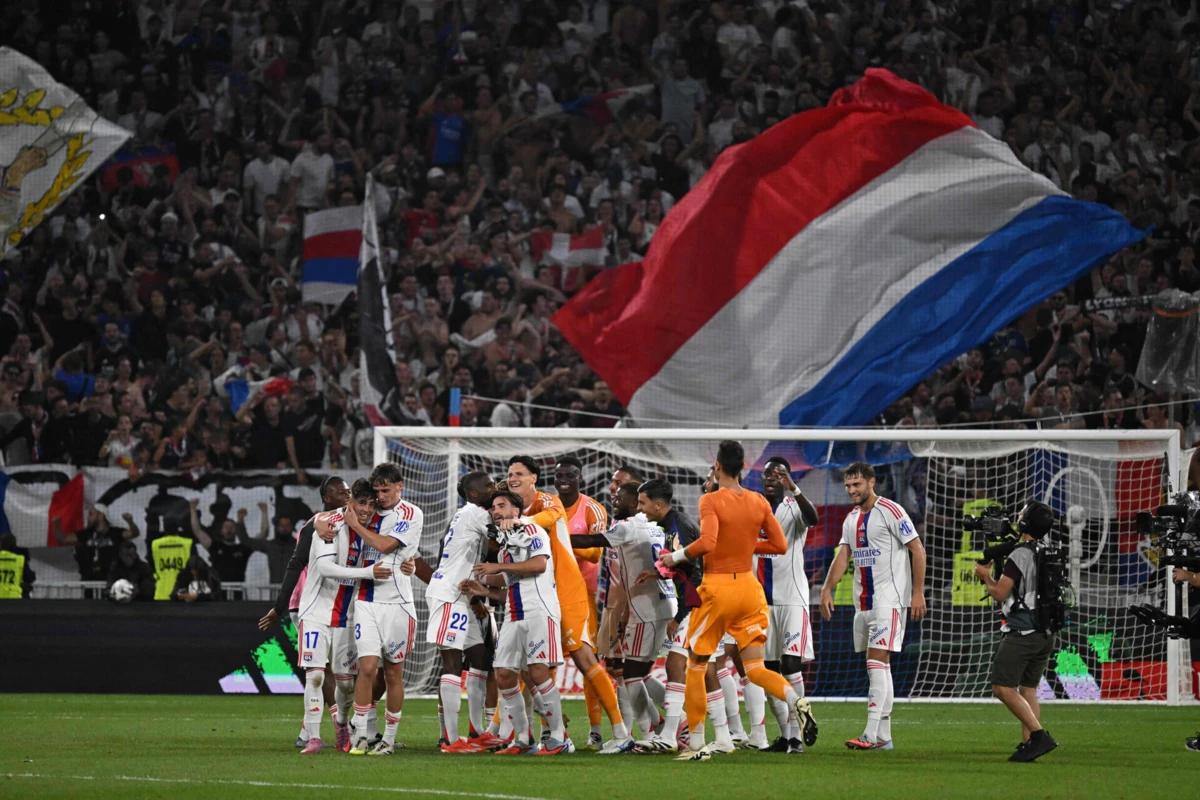Imagem de contexto do artigo Lyon, de Paulo Fonseca, ganha ao Marselha e segue sem derrotas no campeonato