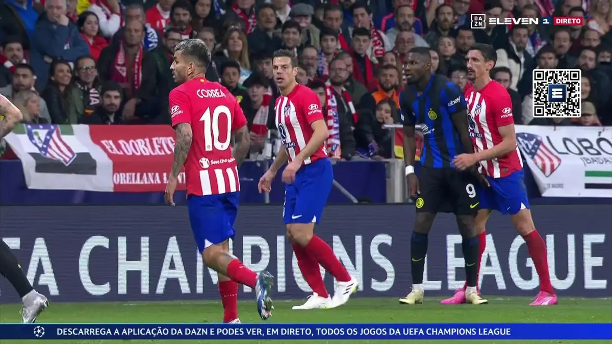 Imagem de contexto do artigo Thuram apertou os genitais de Savic e o VAR não analisou. Veja o momento