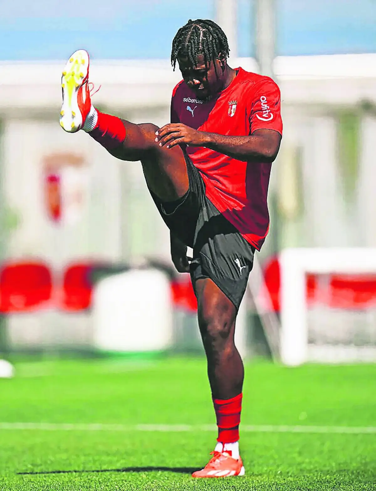 Arrey-Mbi vai substituir Paulo Oliveira no centro da defesa (Créditos: SC Braga)