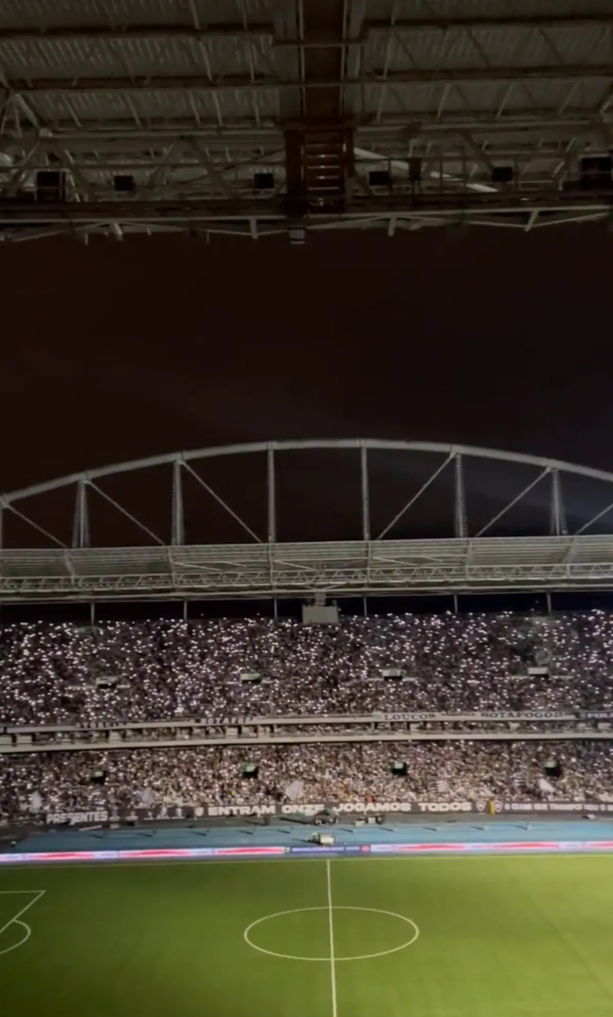 Imagem de contexto do artigo Falha de energia no jogo do Botafogo não impede festa dos adeptos: ora veja