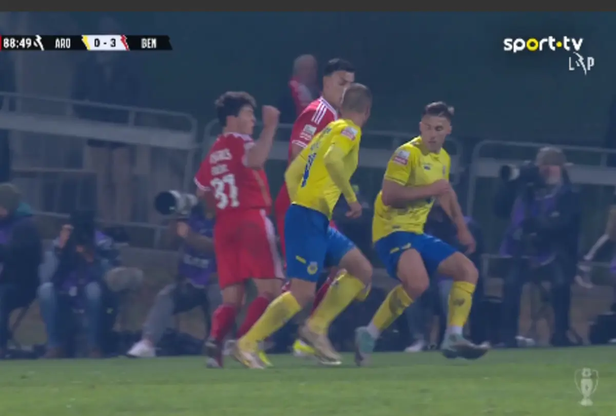 Imagem de contexto do artigo TRIBUNAL O JOGO |Há penálti por braço na bola de Galovic e, depois, de Milovanov?