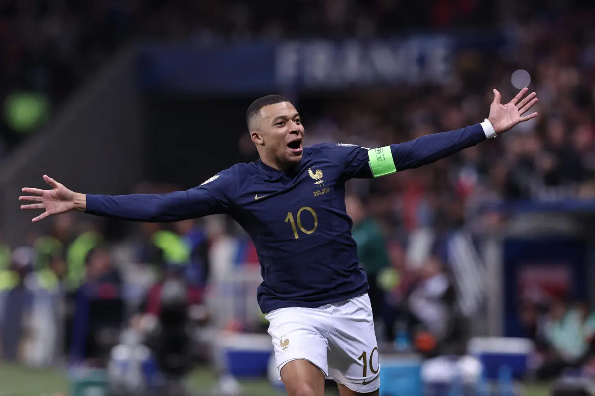 Kylian Mbappé leva 46 golos em 74 internacionalizações A pela seleção francesa