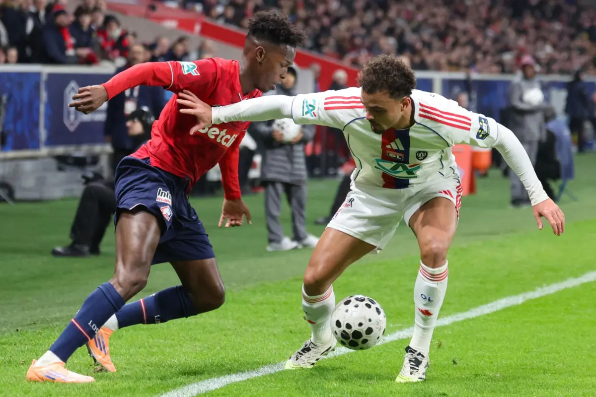 Felix Correia e Ruben Kluivert no jogo do Lyon contra o Lille