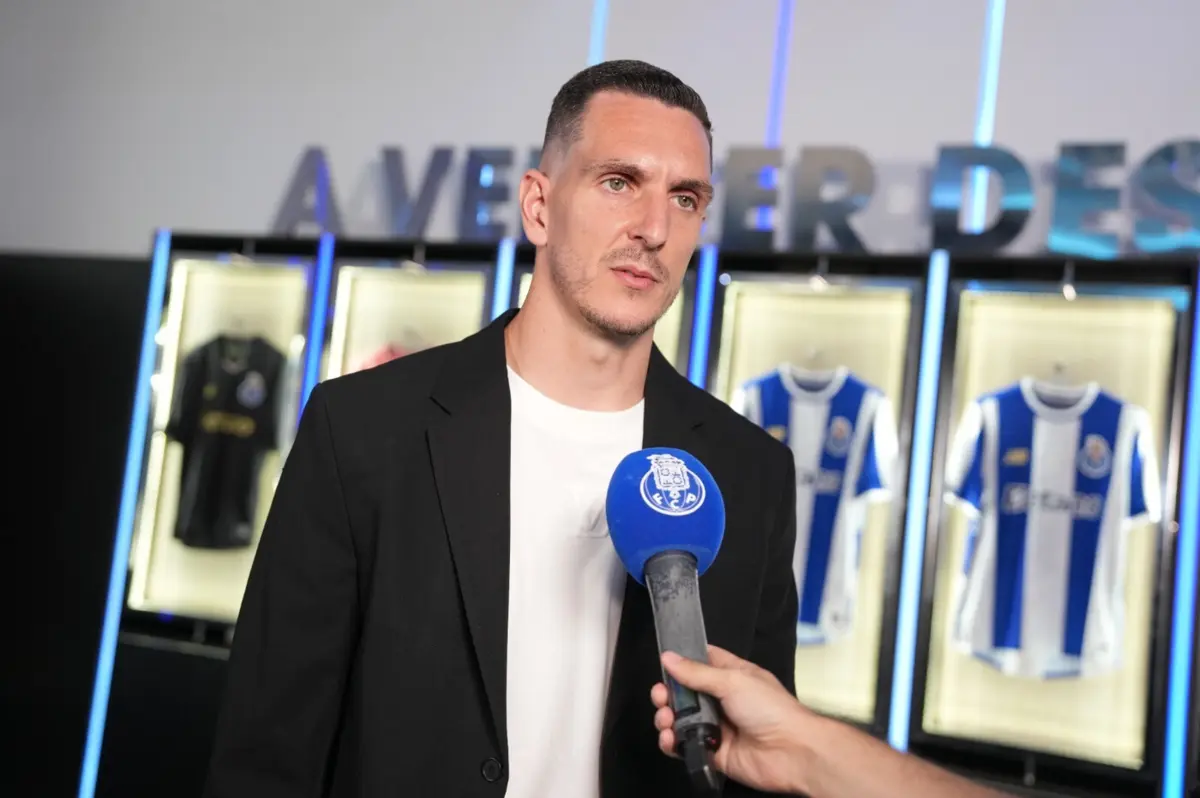 Imagem de contexto do artigo João Costa: "Um jogador à Porto não é só bater e beijar no símbolo"