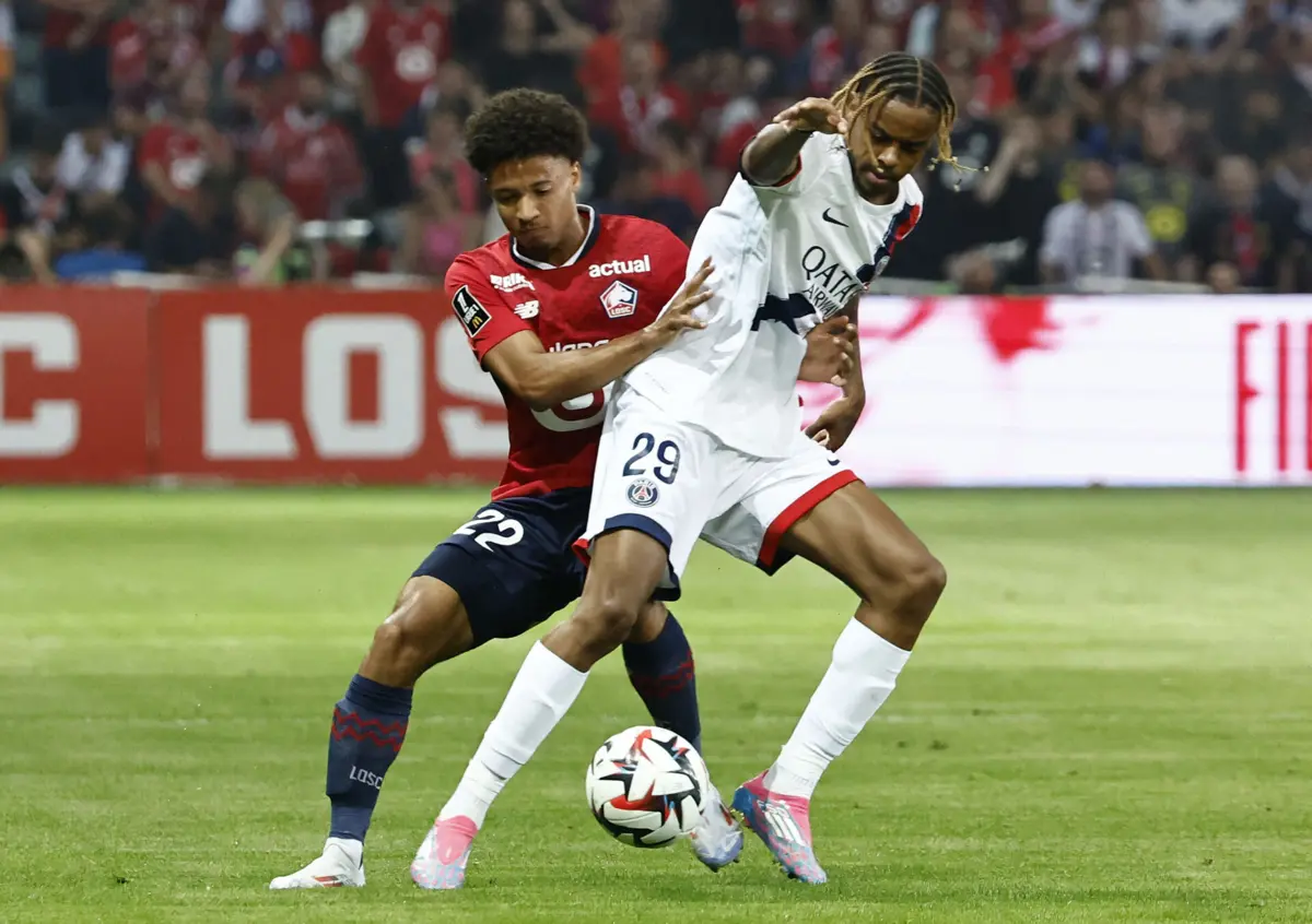 Tiago Santos com a camisola do Lille (Créditos: AFP)