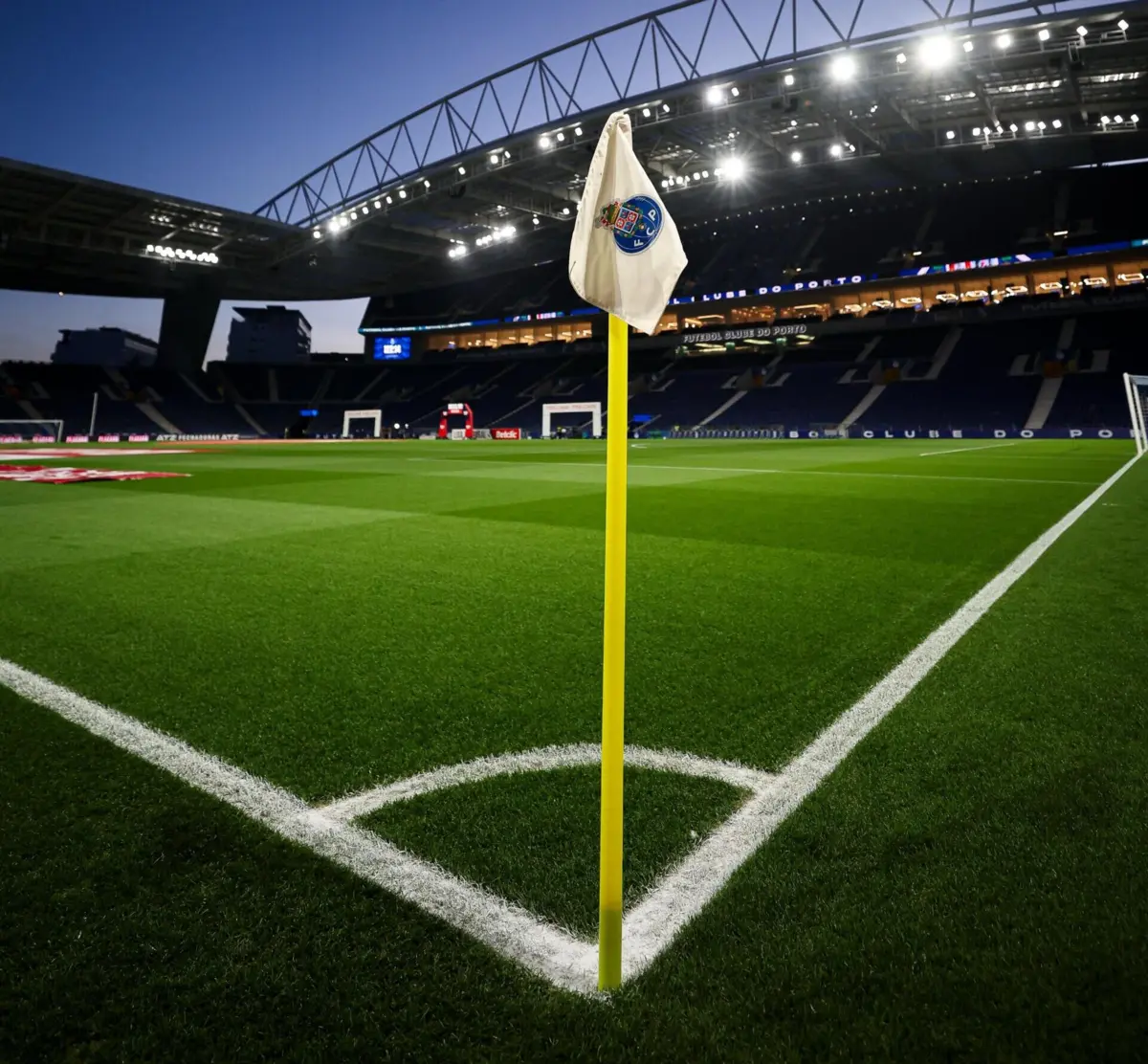 Imagem de contexto do artigo "Lesão da honra e da reputação": CD multa FC Porto em quase 18 mil euros