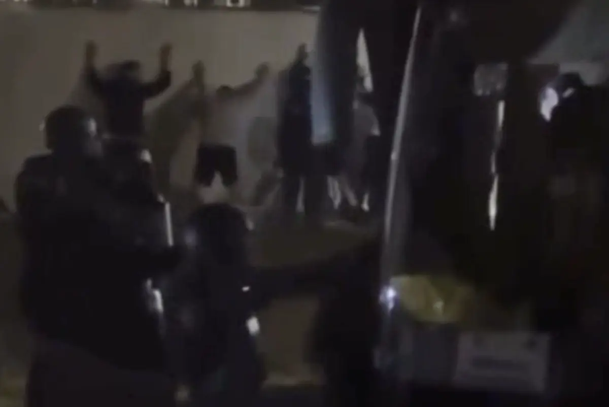 Imagem de contexto do artigo Adeptos do FC Porto foram obrigados pela polícia a sair do autocarro após jogo com o Estrela