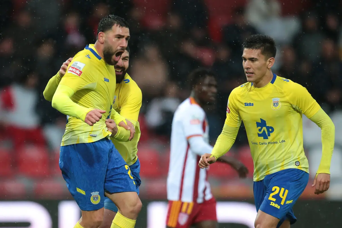 Tiago Esgaio à esquerda (Créditos: Lusa)