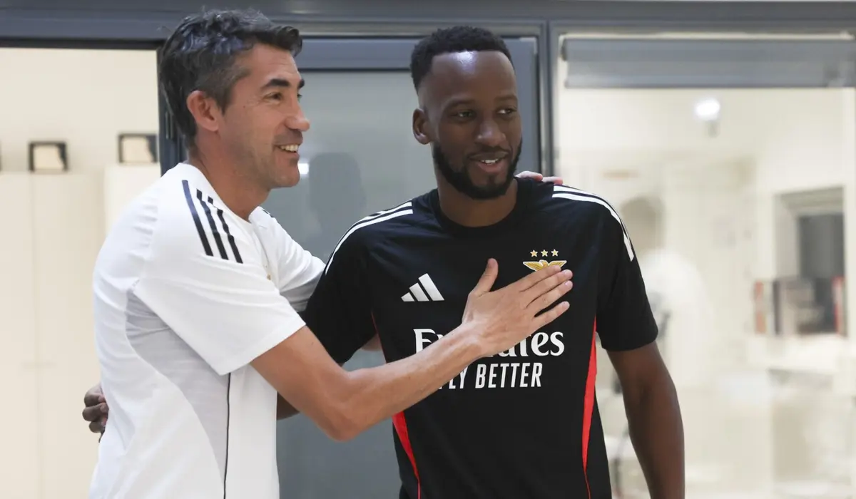 Bruno Lage e Lukebakio (Créditos: SL Benfica)