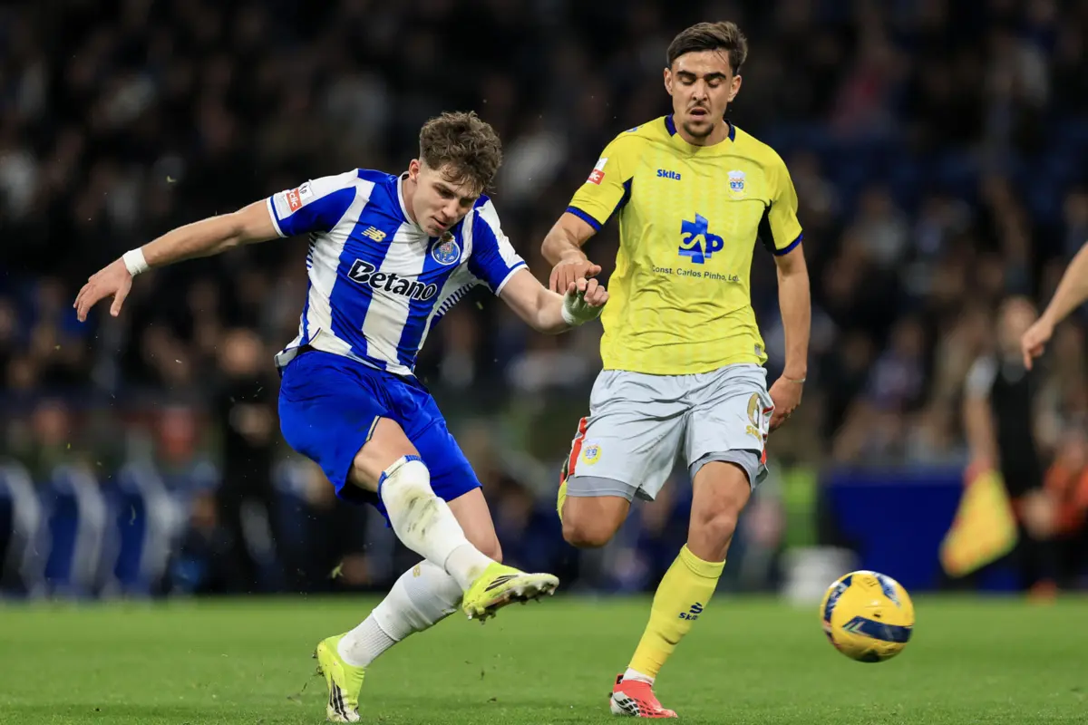 Oskar Pietuszewski, à esquerda