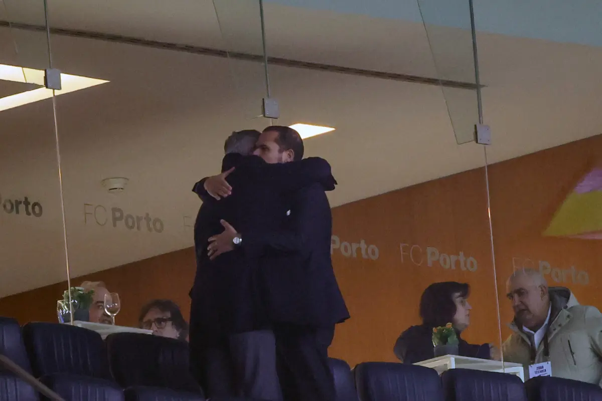 Imagem de contexto do artigo O outro lado do clássico: do abraço entre Baía e Rui Pedro Braz à homenagem a Artur Jorge