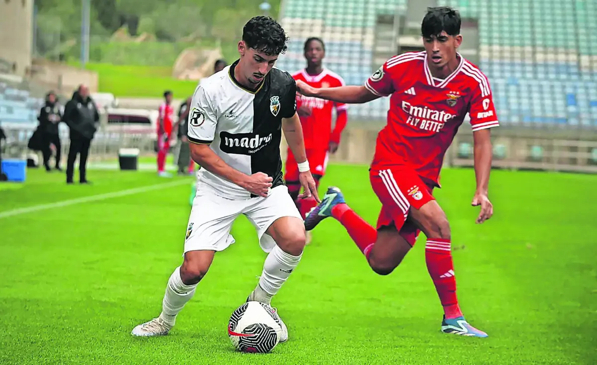 Há 14 temporadas no Farense, André Candeias, de 21 anos, espera ser opção para o ataque da equipa principal (Créditos: Farense)