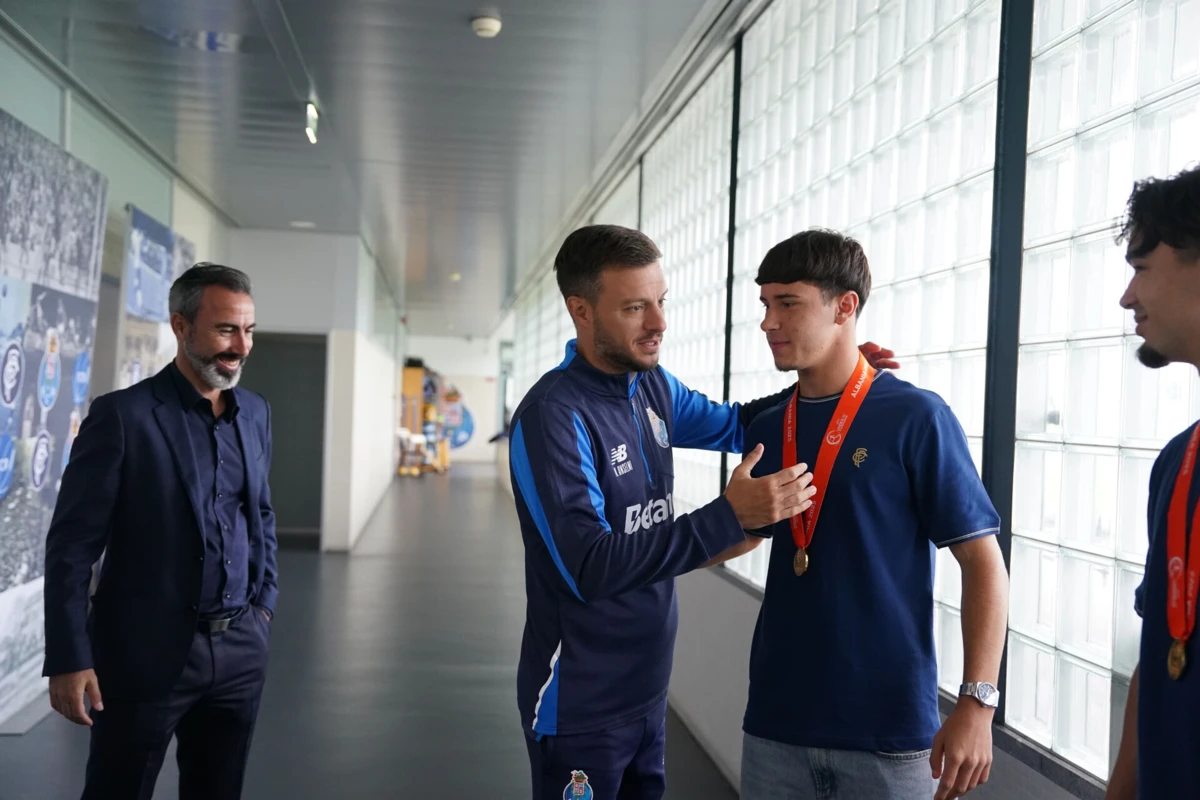 Imagem de contexto do artigo Anselmi dá os parabéns aos Sub-17 do FC Porto: "É um orgulho para o clube"
