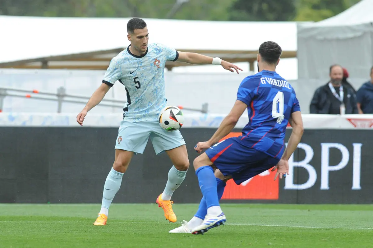 Diogo Dalot (Créditos: Álvaro Isidoro / Global Imagens)