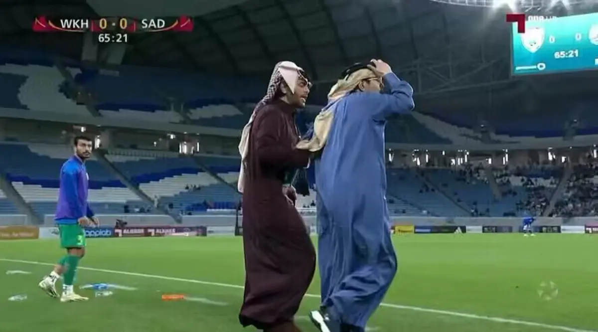 Imagem de contexto do artigo Presidente de clube vai ao relvado protestar com o árbitro: Gelson Dala e Gonzalo Plata em campo