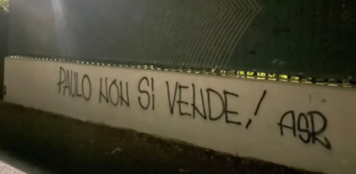 Imagem de contexto do artigo Adeptos da Roma não escondem revolta: "Paulo não se vende"