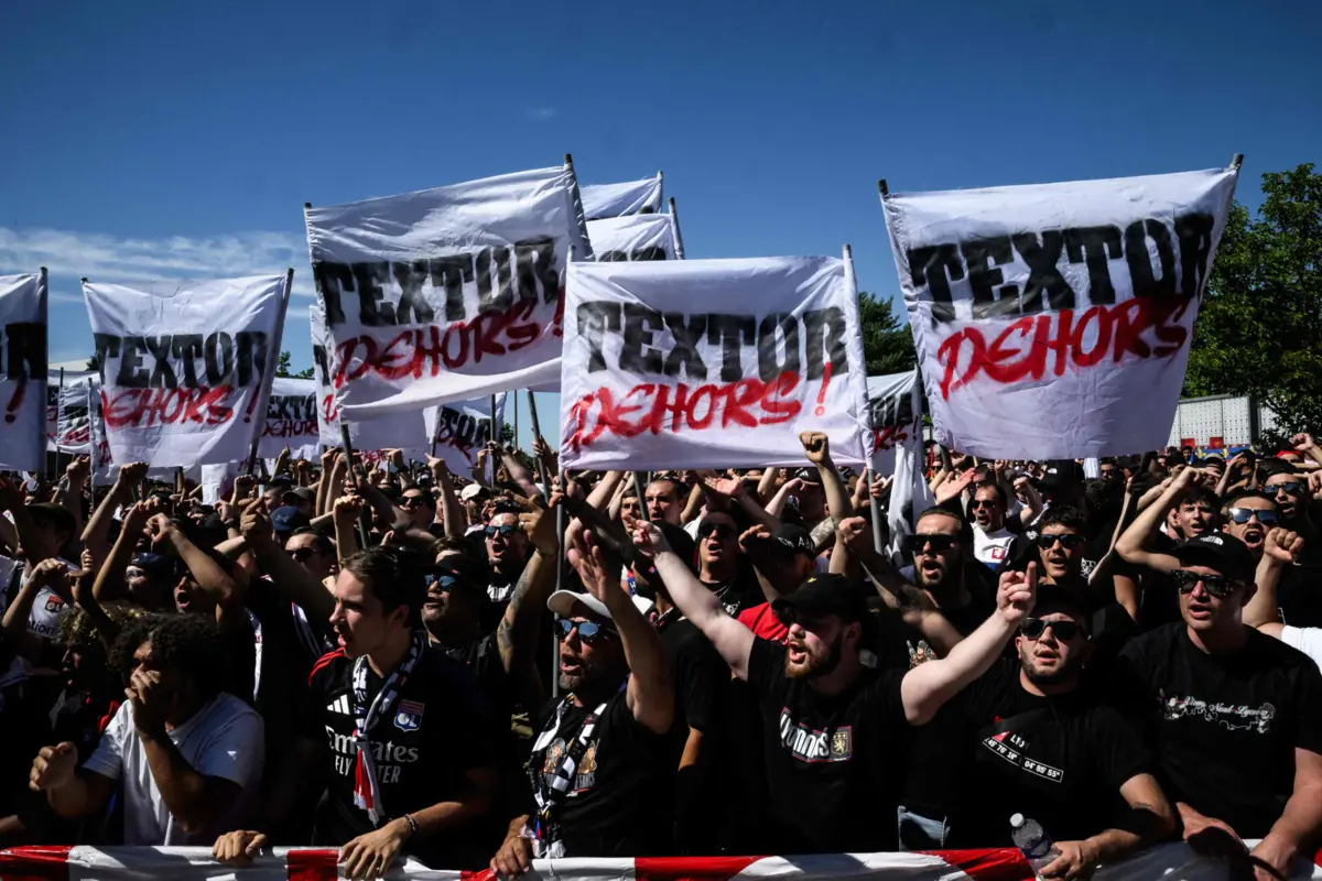 Imagem de contexto do artigo Adeptos do Lyon protestam contra John Textor: "Considera-nos parceiros de negócios"