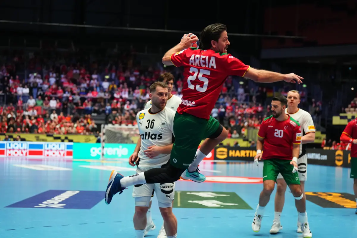 António Areia, que leva 14 golos no Europeu, marca frente à Alemanha