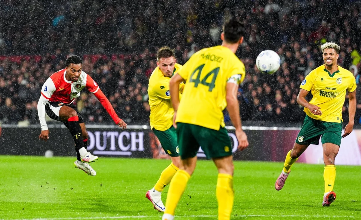 Imagem de contexto do artigo Feyenoord soma quinto triunfo consecutivo e lidera isolado nos Países Baixos