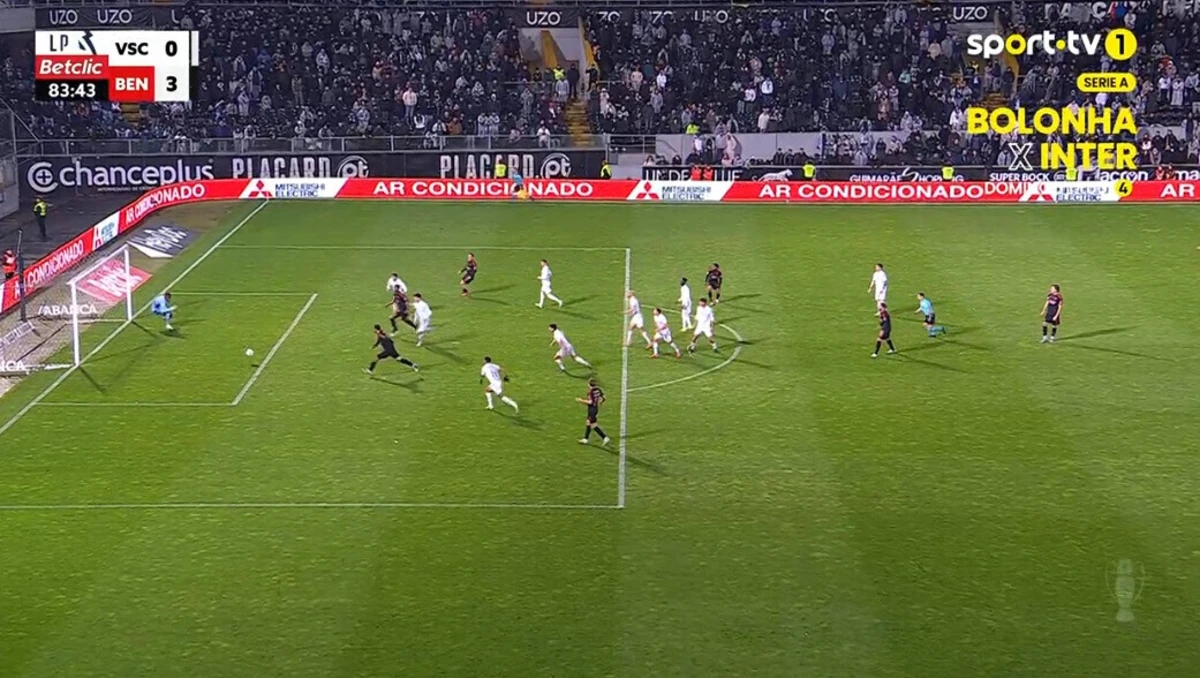 Imagem de contexto do artigo Vitória-Benfica: Carreras fatura e Bruno Varela permite bis de Pavlidis