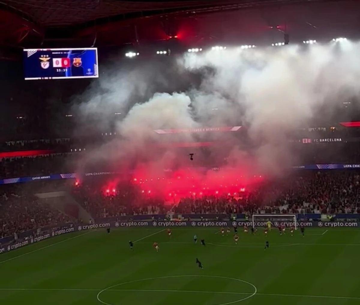 Imagem de contexto do artigo No Name Boys celebram aniversário com pirotecnia e param o Benfica-Barcelona. Ora veja