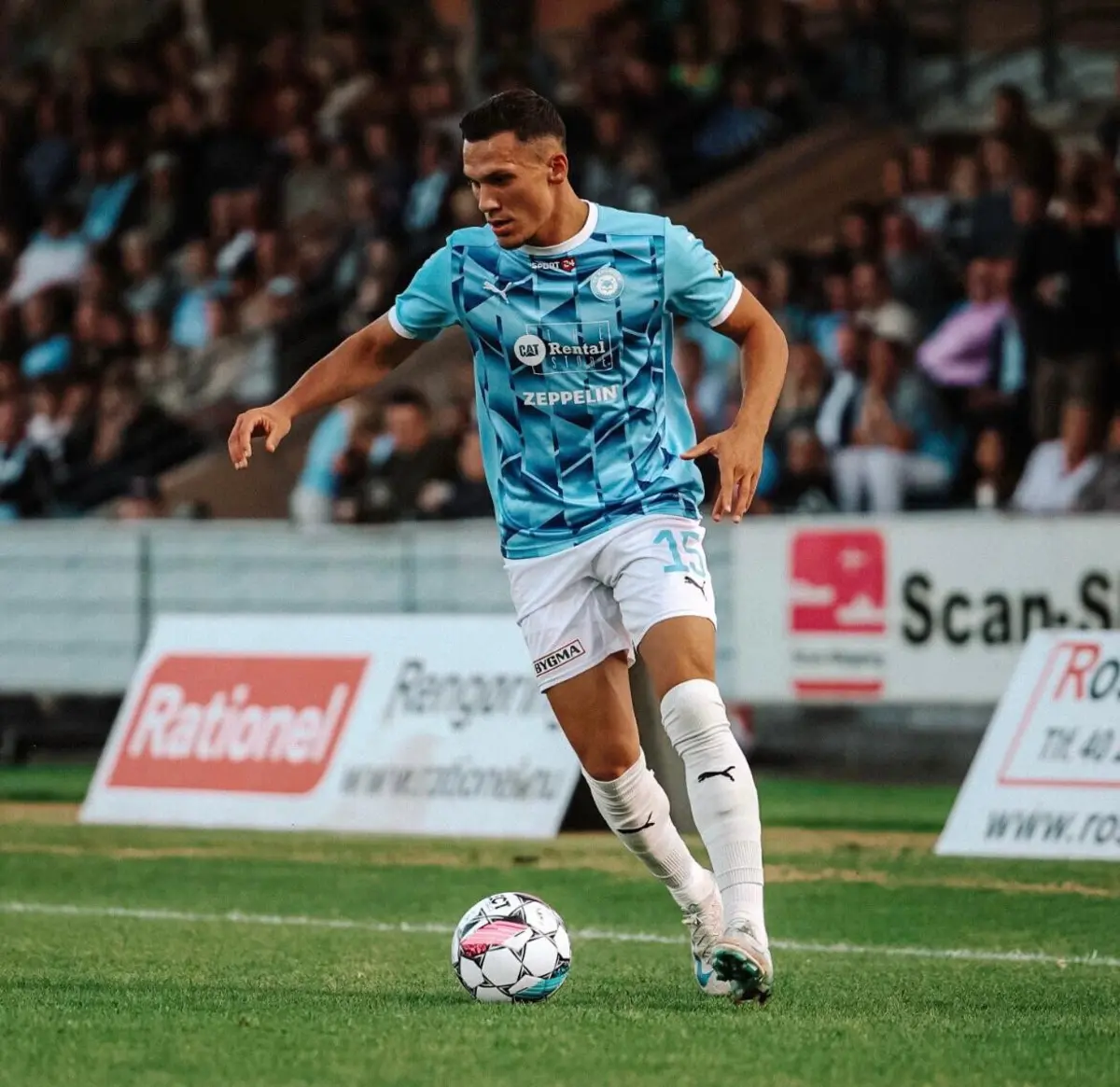 Imagem de contexto do artigo Avançado Arman Taranis no Porto à espera do Boavista