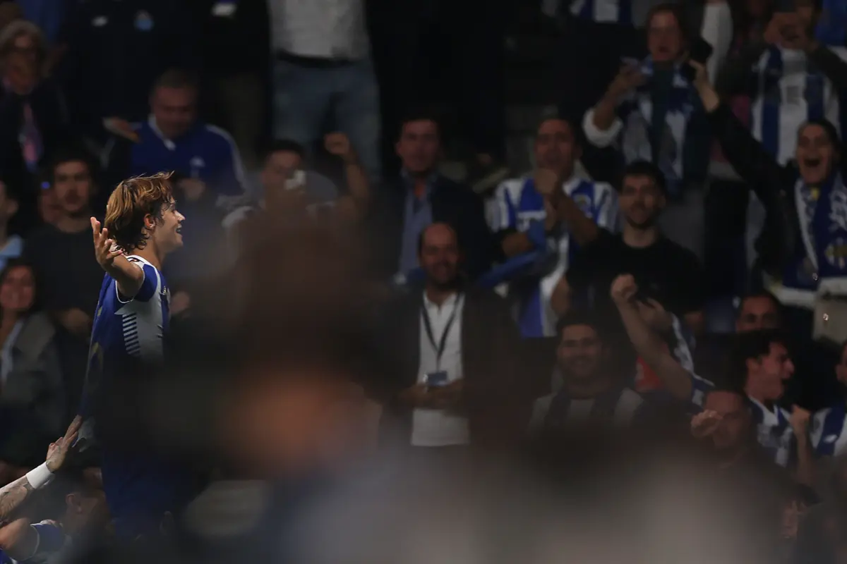 Rodrigo Mora festeja o golo