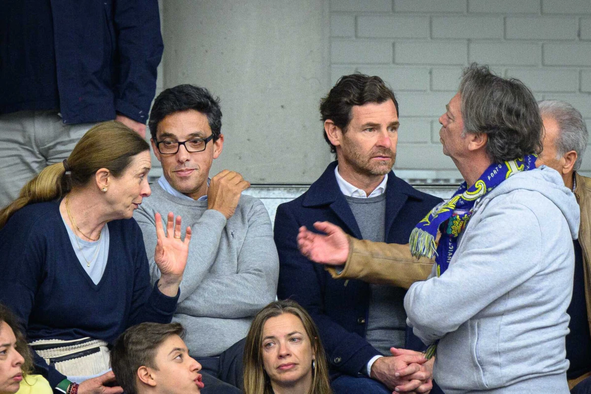 Mário Santos ao lado de Villas-Boas (créditos: Pedro Granadeiro / Global Imagens )