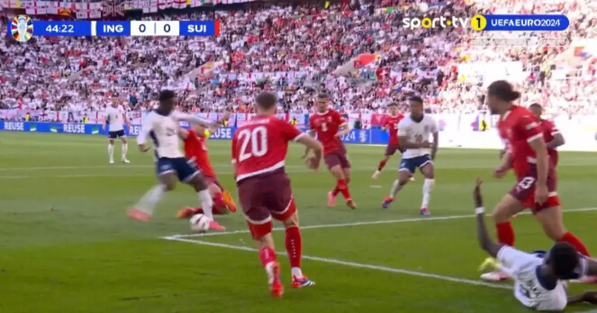 Corte de Xhaka (créditos: Sport TV)