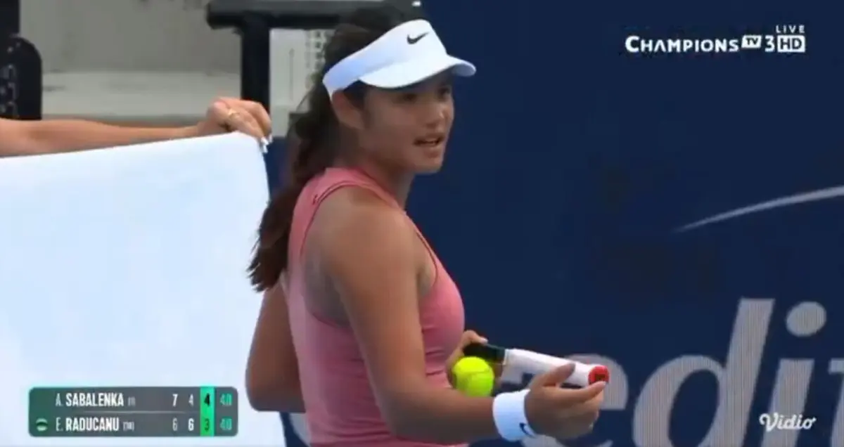 Imagem de contexto do artigo Emma Raducanu reclama de bebé a chorar: "Dura há 10 minutos..."