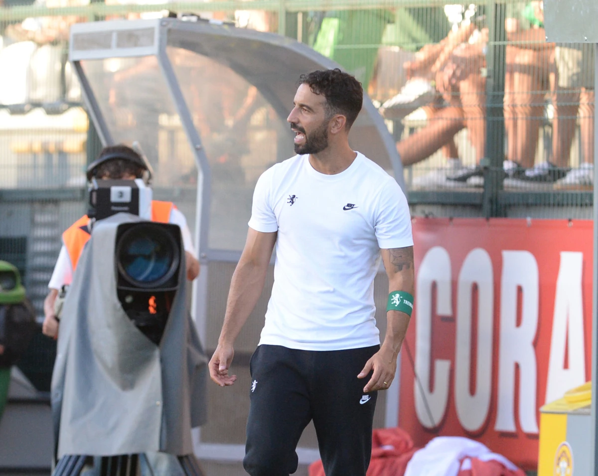 Imagem de contexto do artigo "Há clubes que compram os jogadores que queremos para serem solução daqui a três anos..."