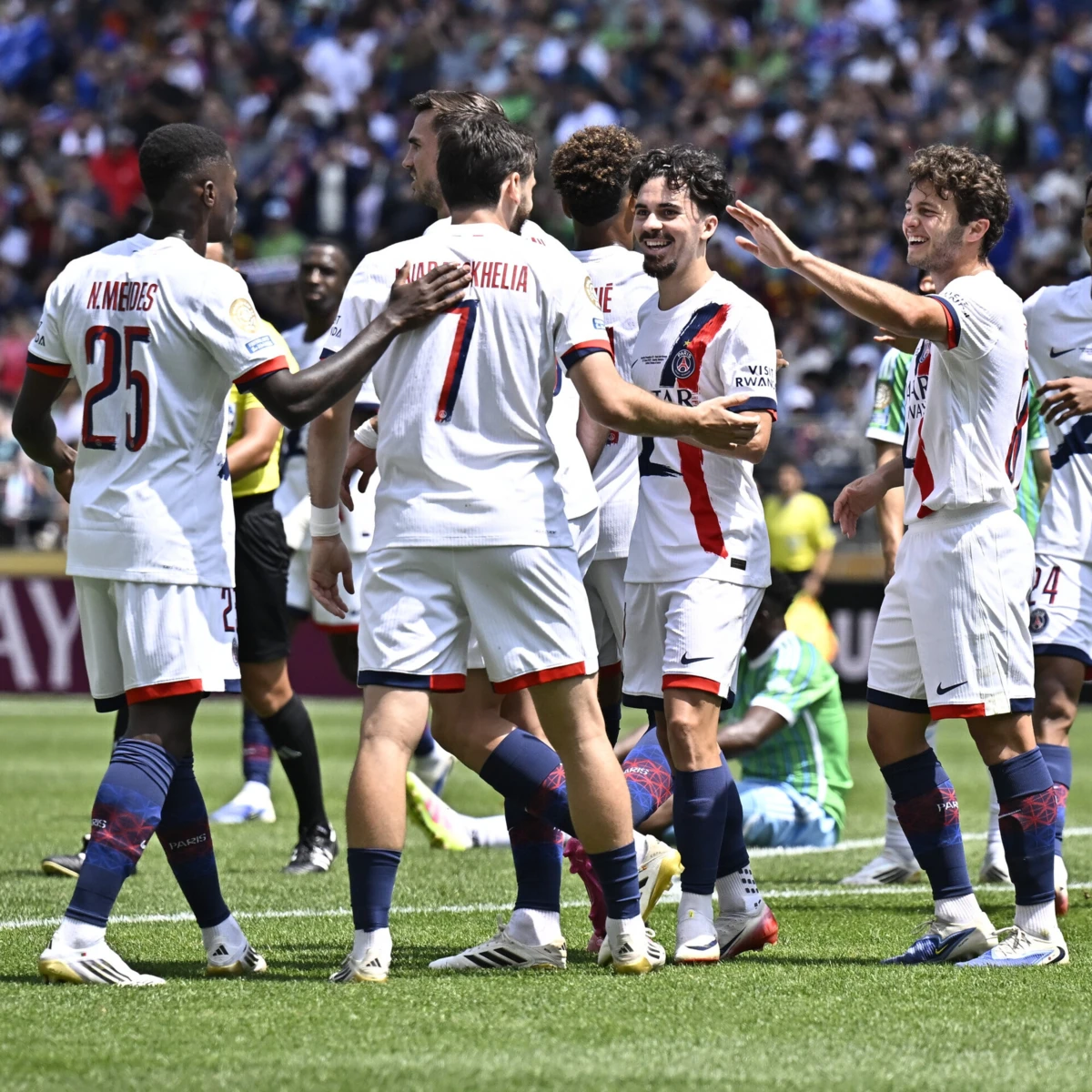 Imagem de contexto do artigo João Neves e a possibilidade de defrontar o FC Porto: "Não interessa contra quem vamos jogar"