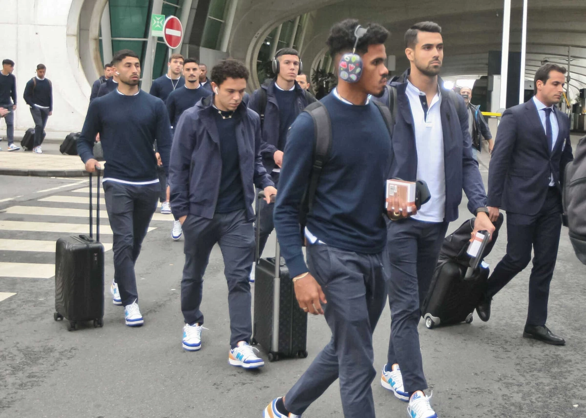 Pepê junto dos capitães Diogo Costa e Alan Varela (créditos: José Carmo)