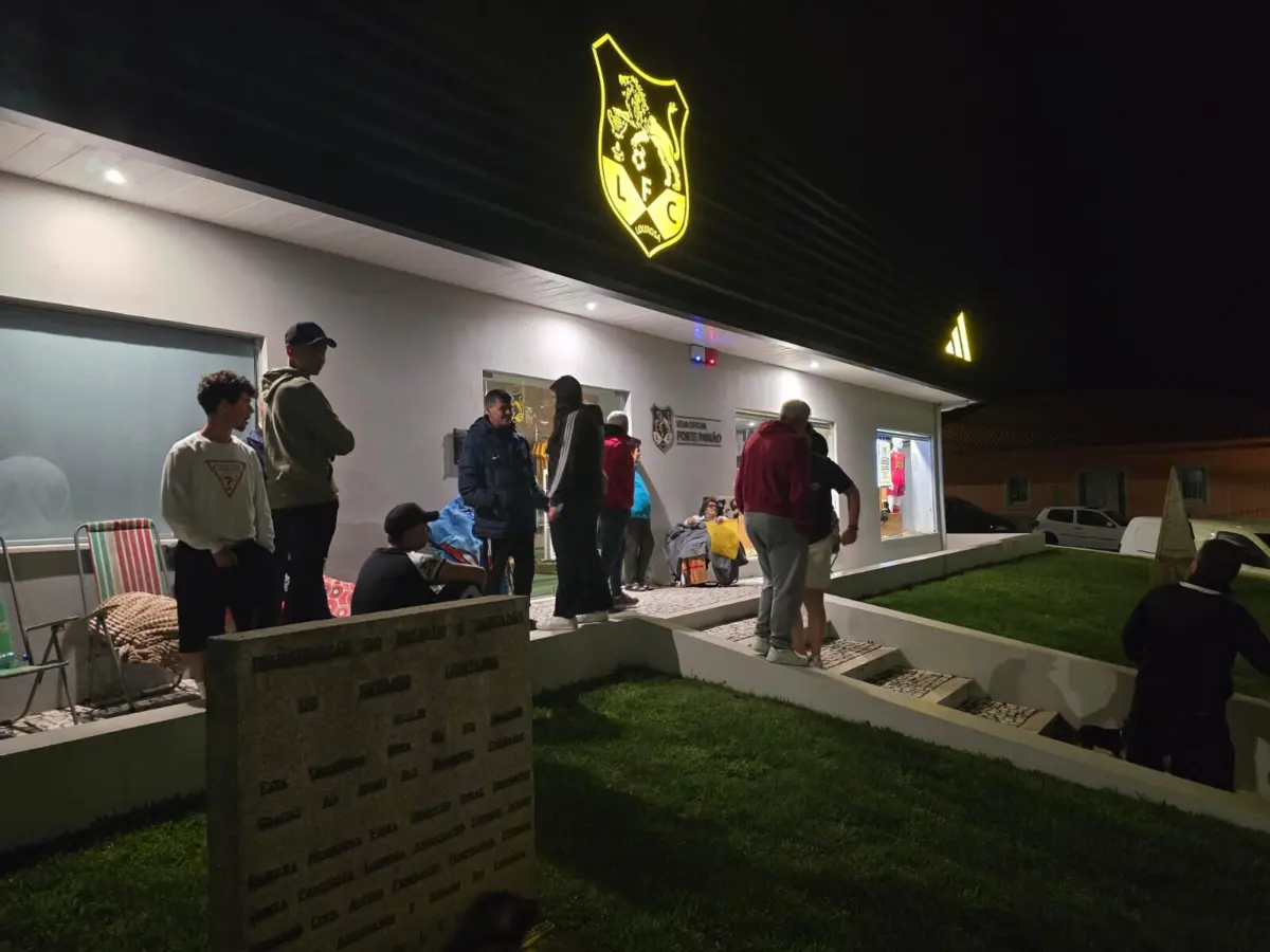 Imagem de contexto do artigo Adeptos do Lourosa esgotam bilhetes para o Feirense em pouco mais de uma hora