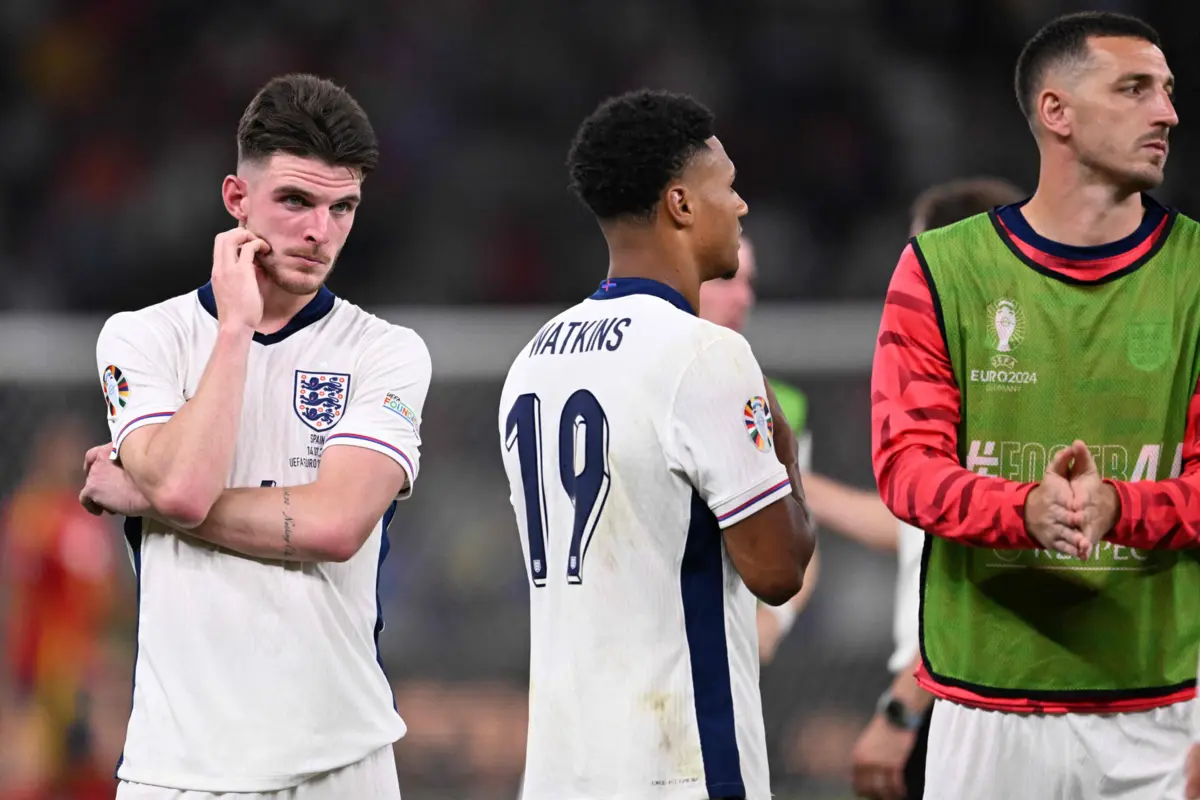 Declan Rice à esquerda (Créditos: AFP)