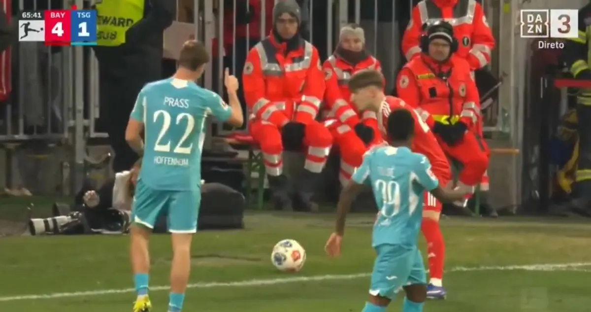 Imagem de contexto do artigo Jovem do Bayern tentou finta, mas quem gostou foi o adversário. Ora veja