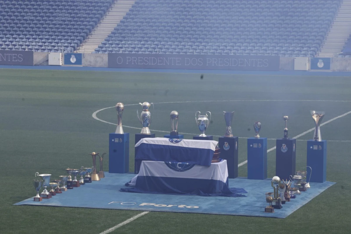 Imagem de contexto do artigo FC Porto critica atitude de Benfica e Sporting depois da morte de Pinto da Costa