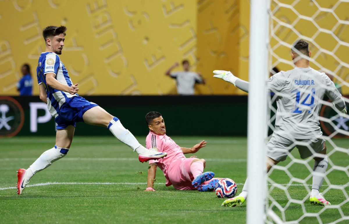 Imagem de contexto do artigo Martim Fernandes foi poupado, mas recupera a tempo do jogo com o Al Ahly