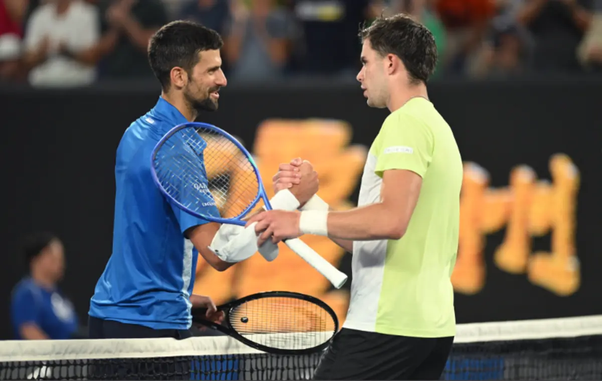 Djokovic e Jaime Faria (Créditos: EPA)